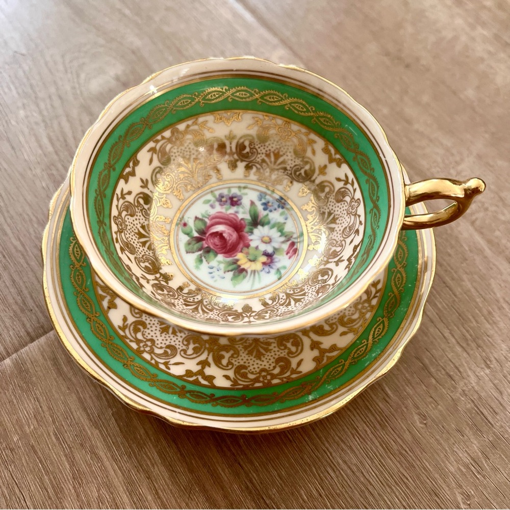 Paragon Fine Bone China Tea Cup Saucer Beige Green Rose Center Gold Trim Vtg